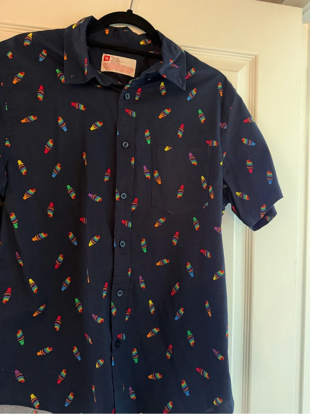 Navy Short-Sleeve Button-Down Shirt with rainbow icecream cones. Mens size Med - Picture 2 of 3